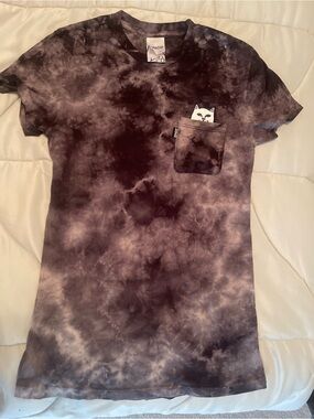Ripndip Kids Tie-Dye Pocket Tee with Cat Peeking